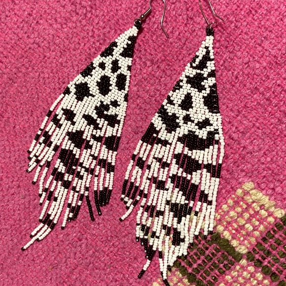 Beaded cow print fringe earrings - Picture 1 of 4